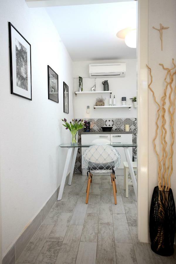 Charming Seaside Apartment Primošten Buitenkant foto