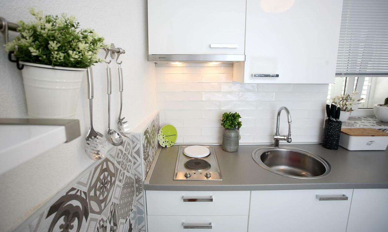Charming Seaside Apartment Primošten Buitenkant foto